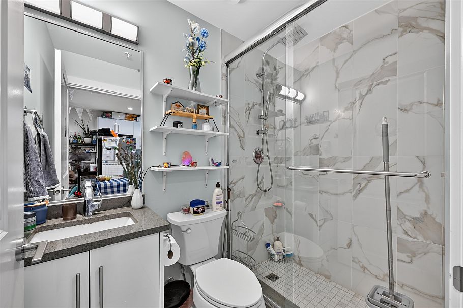 1315 E 33rd Avenue Vancouver, BC - 9