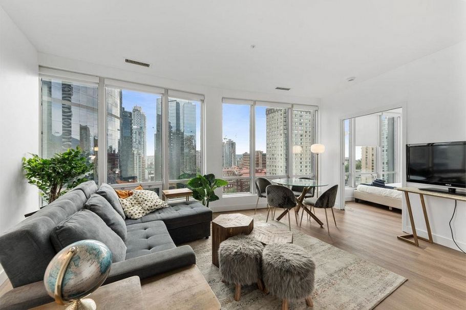 1204 989 Nelson Street Vancouver, BC - 1