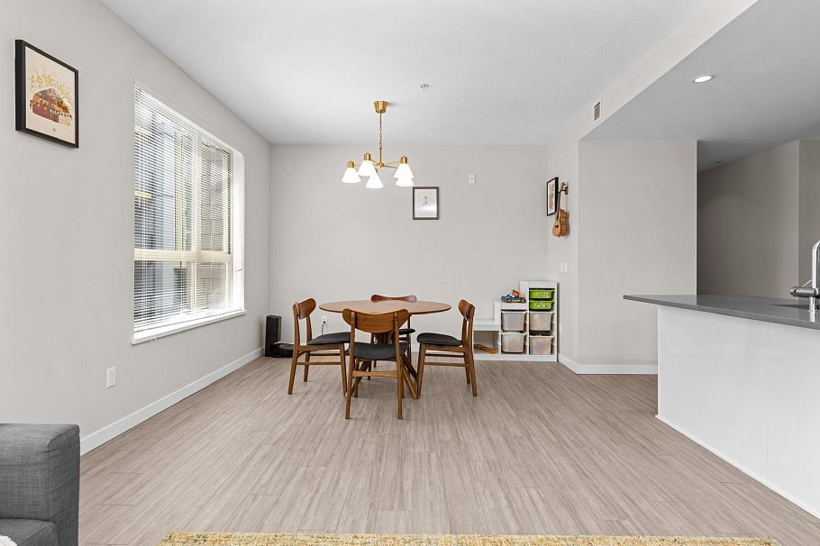 212 2663 Library Lane North Vancouver, BC - 9