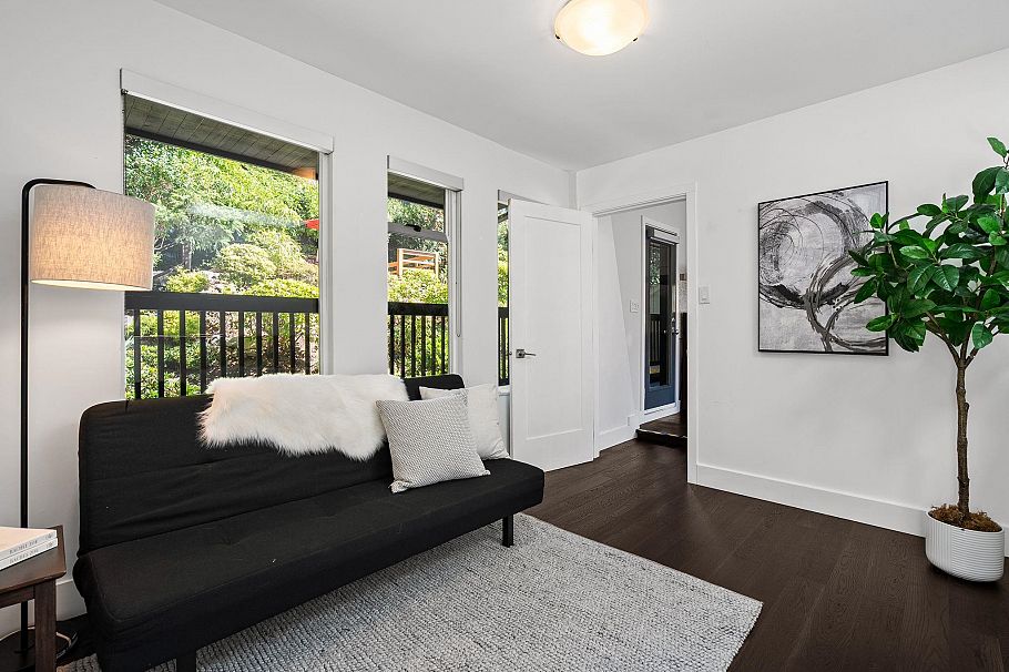 4066 Norwood Avenue North Vancouver, BC - 20