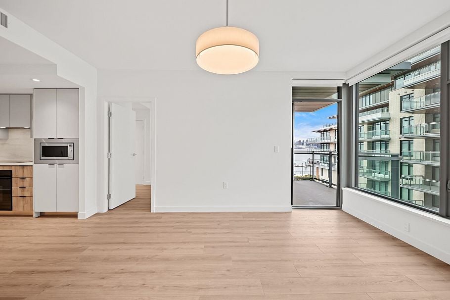 425 755 Harbourside Drive North Vancouver, BC - 3