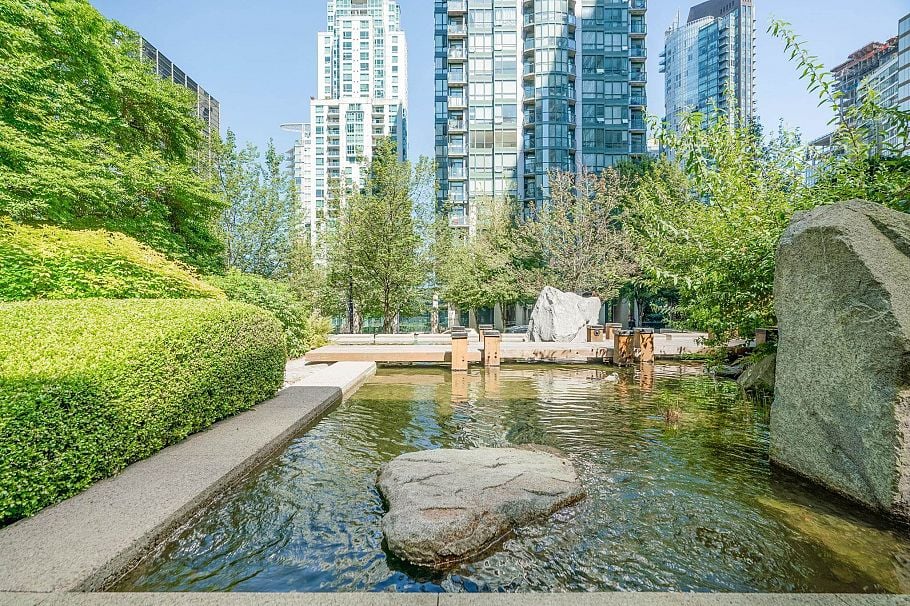 1808 1200 W Georgia Street Vancouver, BC - 1