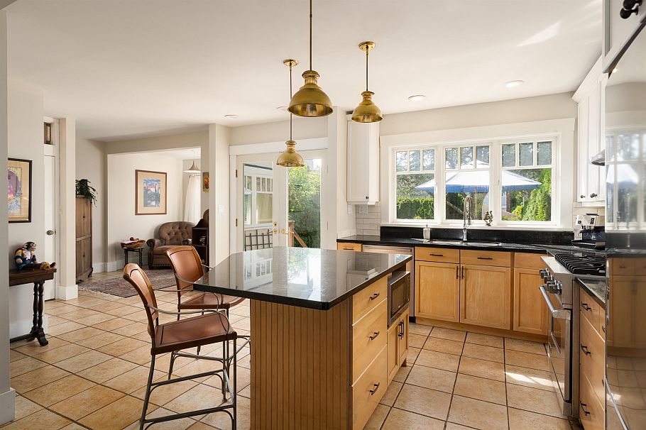 3864 W 29th Avenue Vancouver, BC - 13