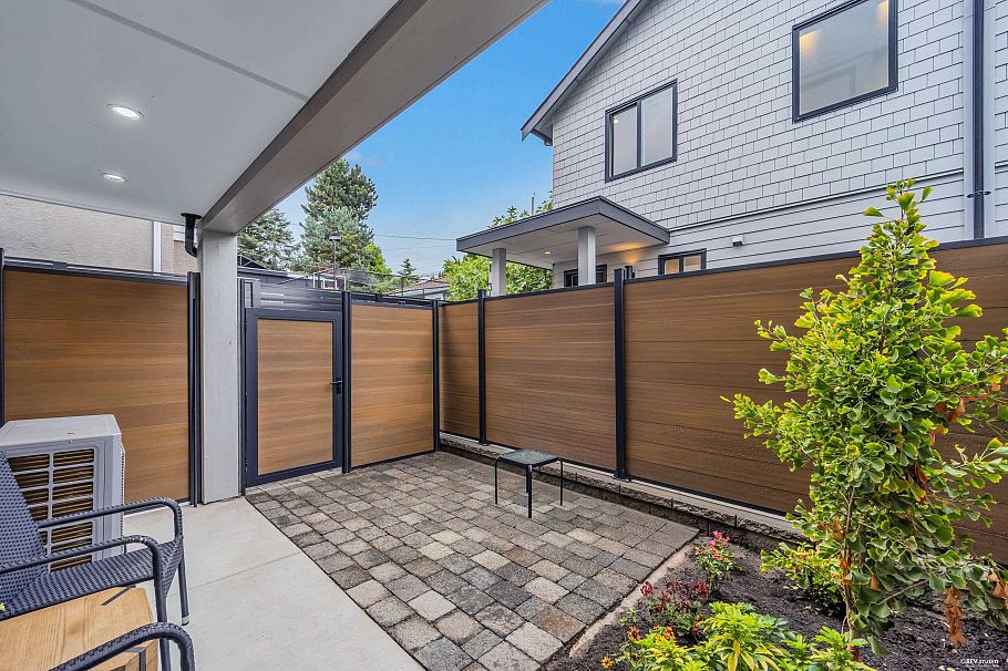 1 3436 Triumph Street Vancouver, BC - 40