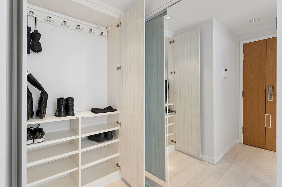 305 8 Smithe Mews Vancouver, BC - 17