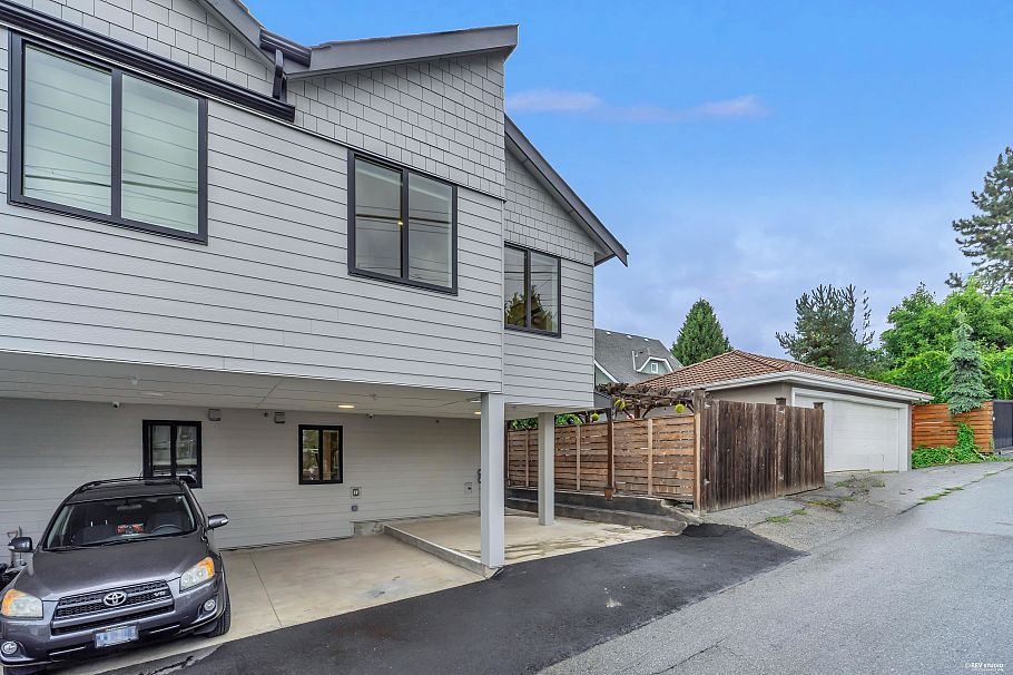 1 3438 Triumph Street Vancouver, BC - 25