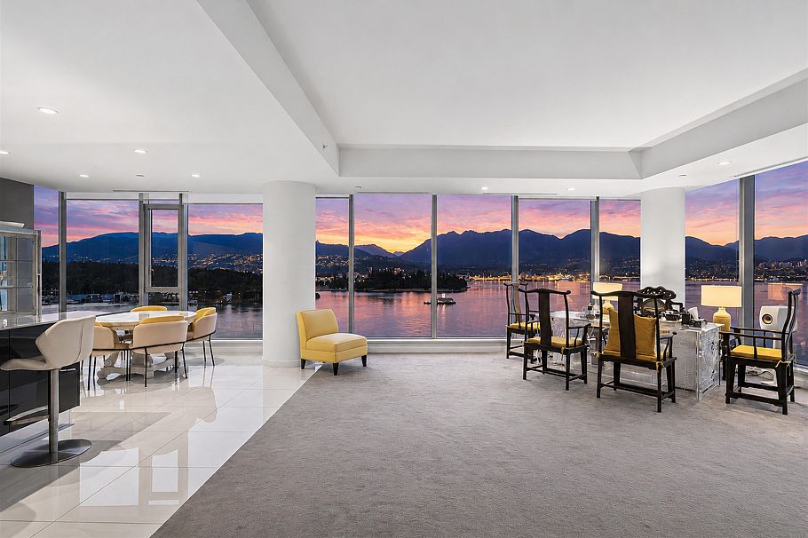 1102 277 Thurlow Street Vancouver, BC - 1