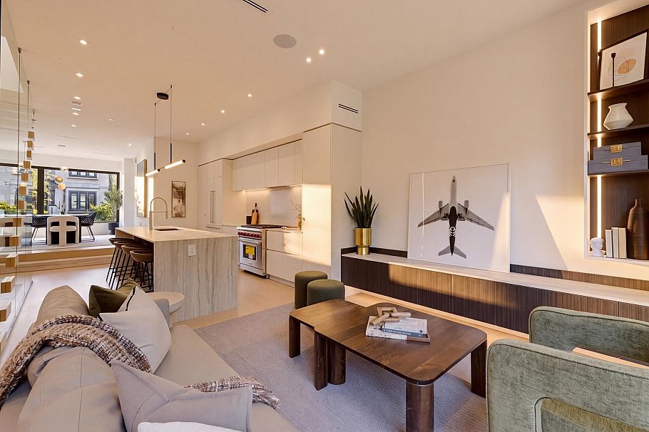 1 75 E 23rd Avenue Vancouver, BC - 2