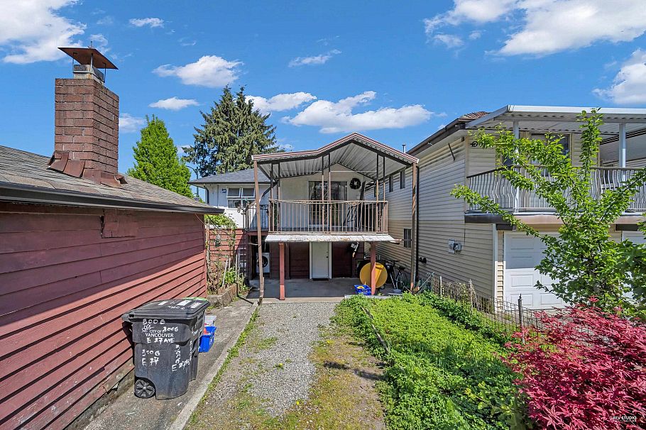 3006 E 27th Avenue Vancouver, BC - 22