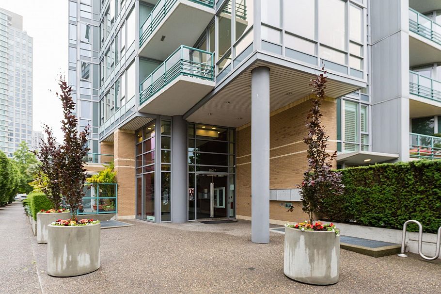 505 1067 Marinaside Crescent Vancouver, BC - 2