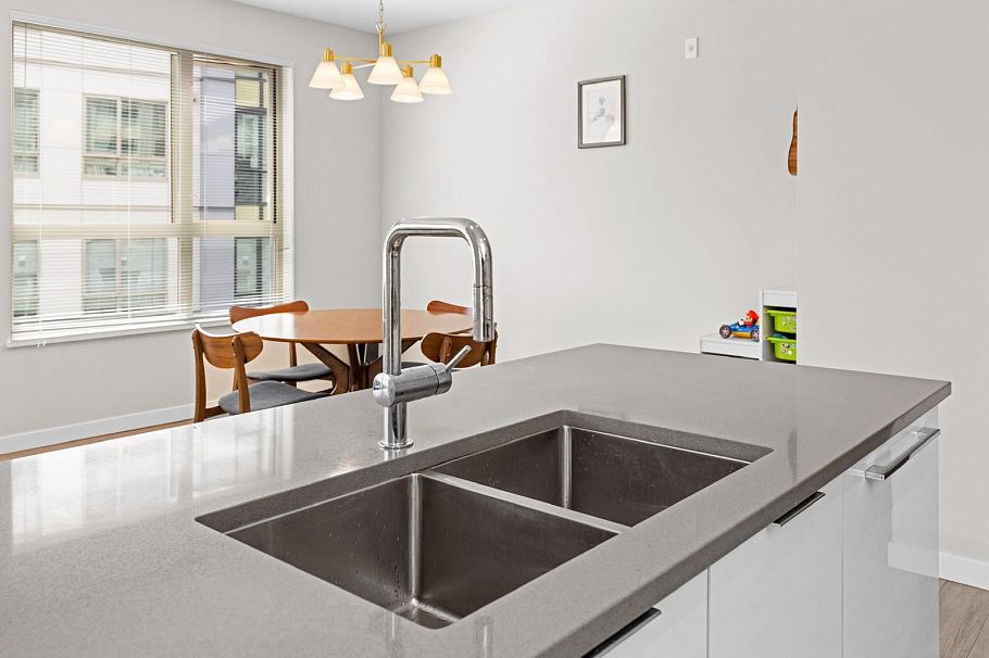 212 2663 Library Lane North Vancouver, BC - 15