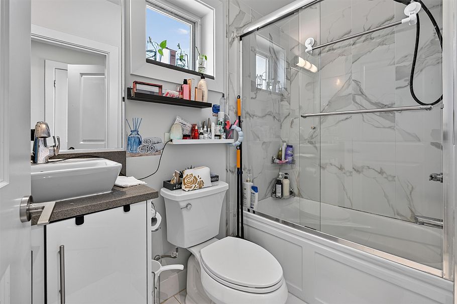 1315 E 33rd Avenue Vancouver, BC - 15