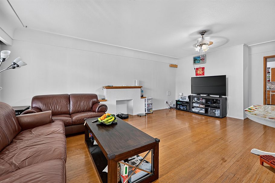 1315 E 33rd Avenue Vancouver, BC - 34