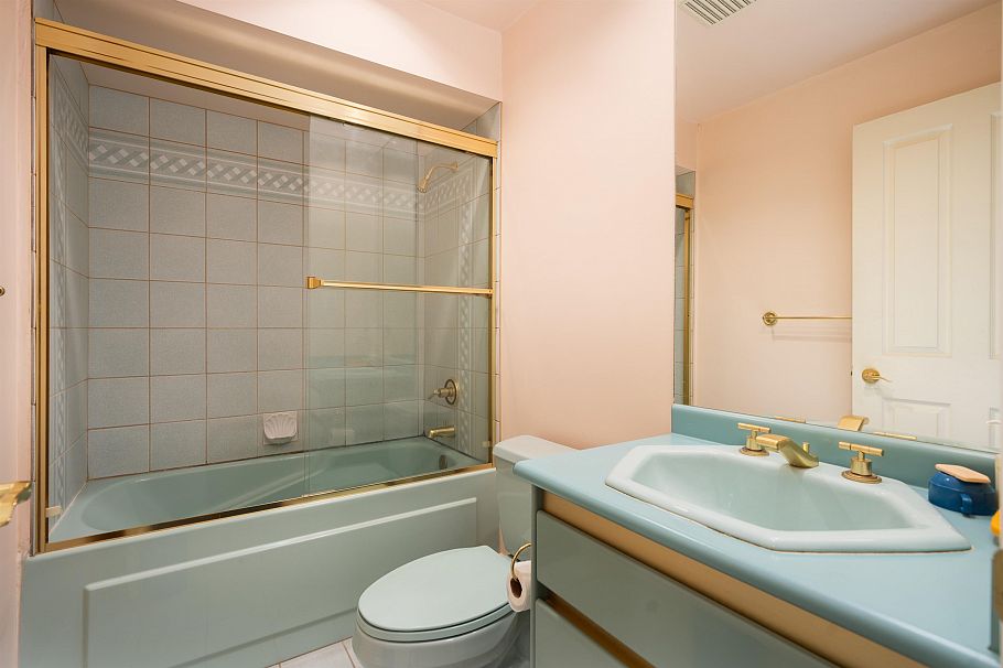 1277 W King Edward Avenue Vancouver, BC - 32