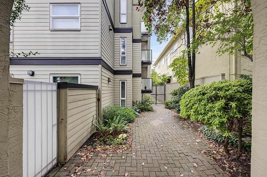 403 1200 W 10th Avenue Vancouver, BC - 3