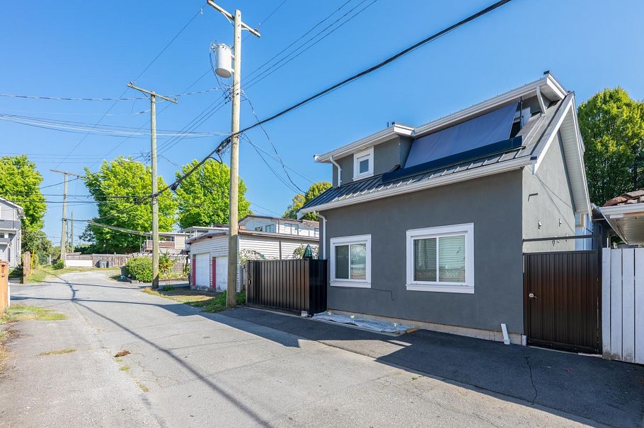 1315 E 33rd Avenue Vancouver, BC - 7