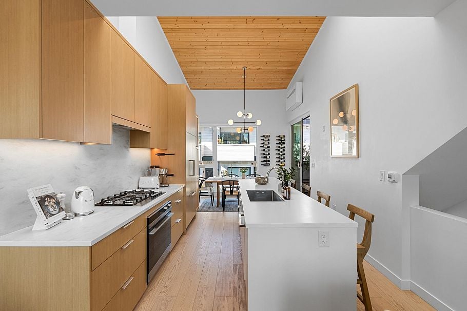 203 650 E 2nd Street North Vancouver, BC - 4