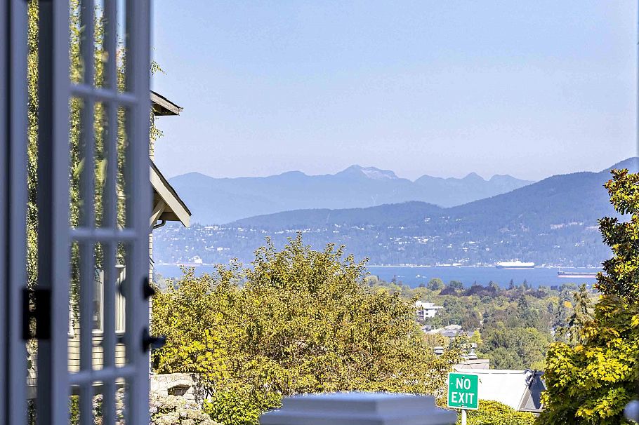 5112 Maple Street Vancouver, BC - 11