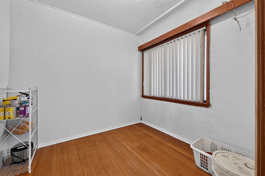 1315 E 33rd Avenue Vancouver, BC - 27