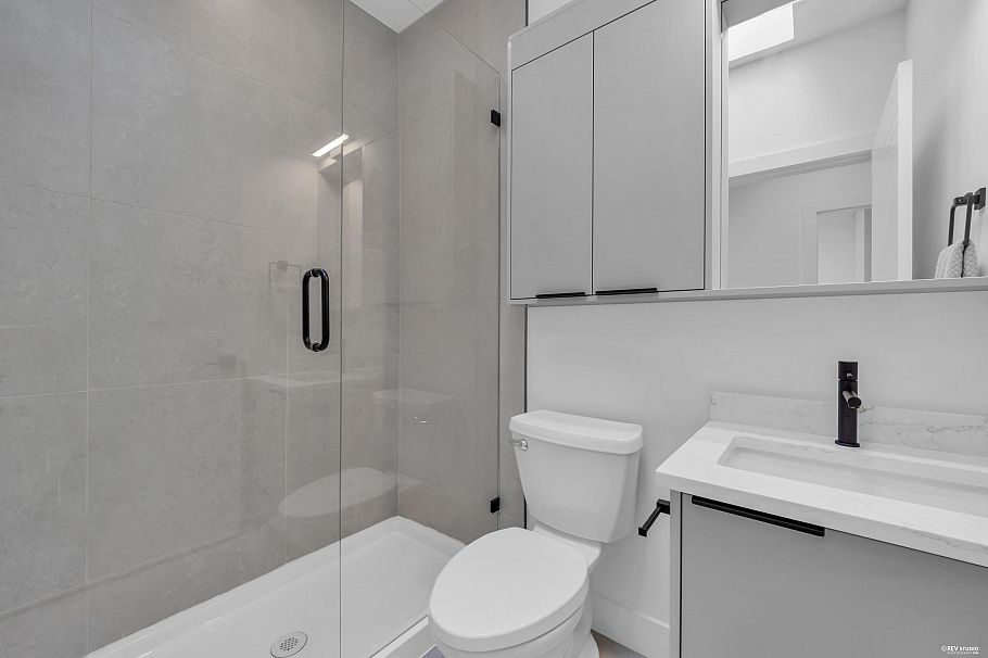 1 3438 Triumph Street Vancouver, BC - 16