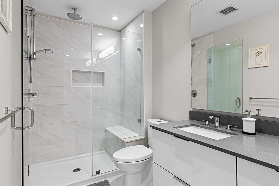 212 2663 Library Lane North Vancouver, BC - 21