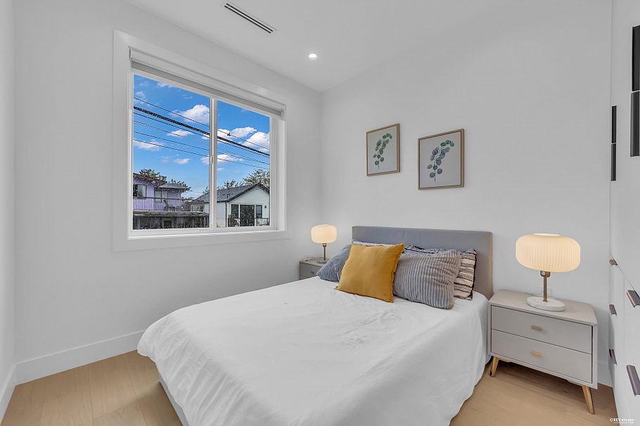 1 3438 Triumph Street Vancouver, BC - 10
