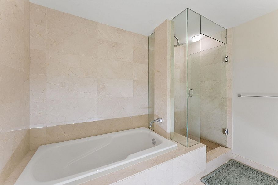 305 8 Smithe Mews Vancouver, BC - 12