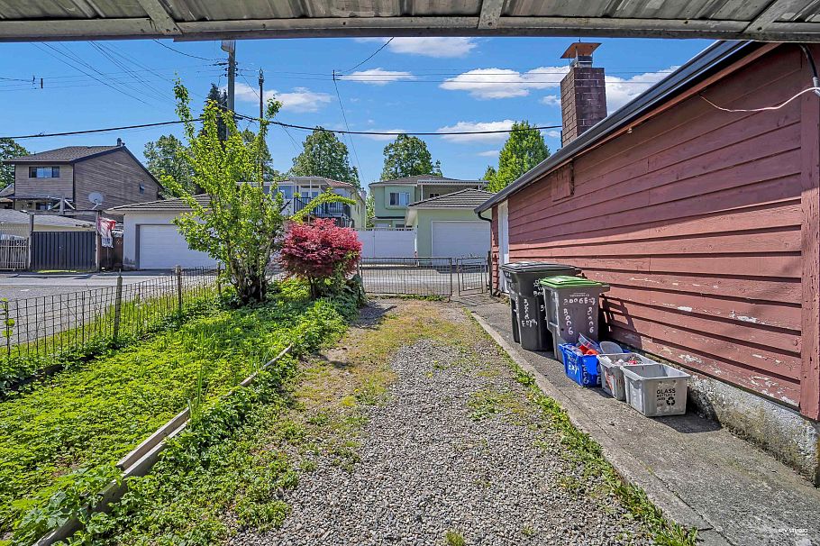 3006 E 27th Avenue Vancouver, BC - 21