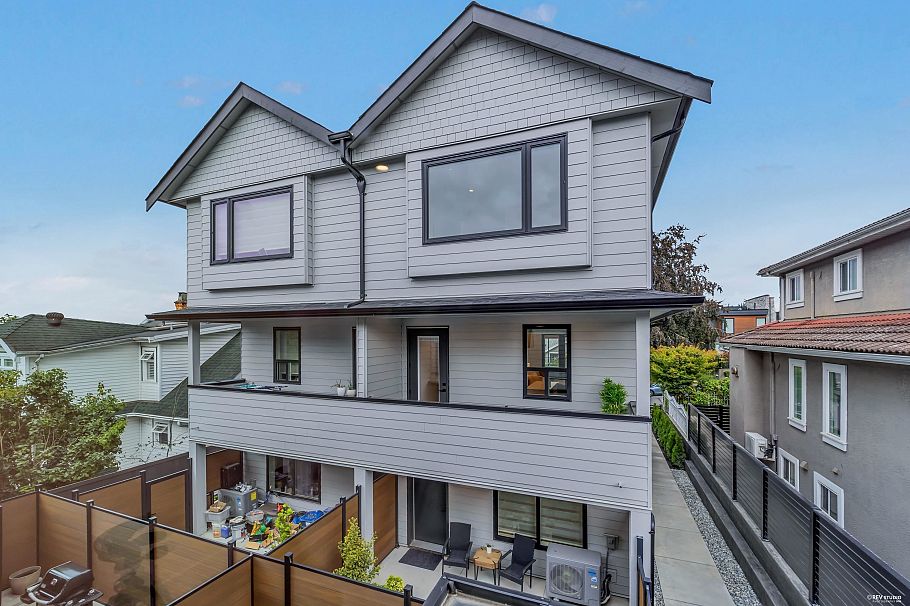 1 3436 Triumph Street Vancouver, BC - 39