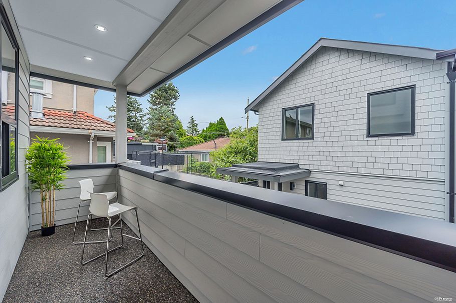 1 3436 Triumph Street Vancouver, BC - 34