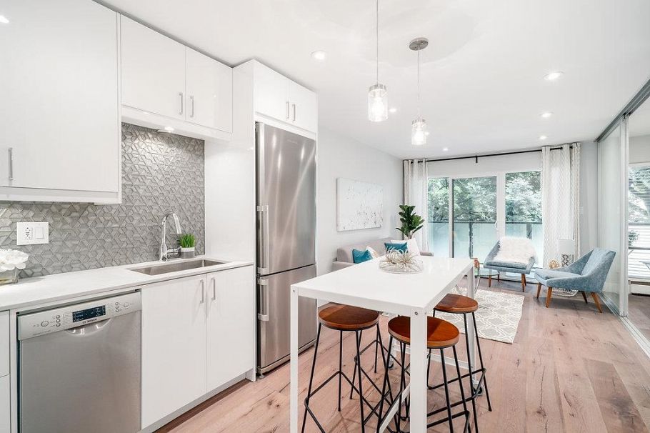 208 1425 Cypress Street Vancouver, BC - 1
