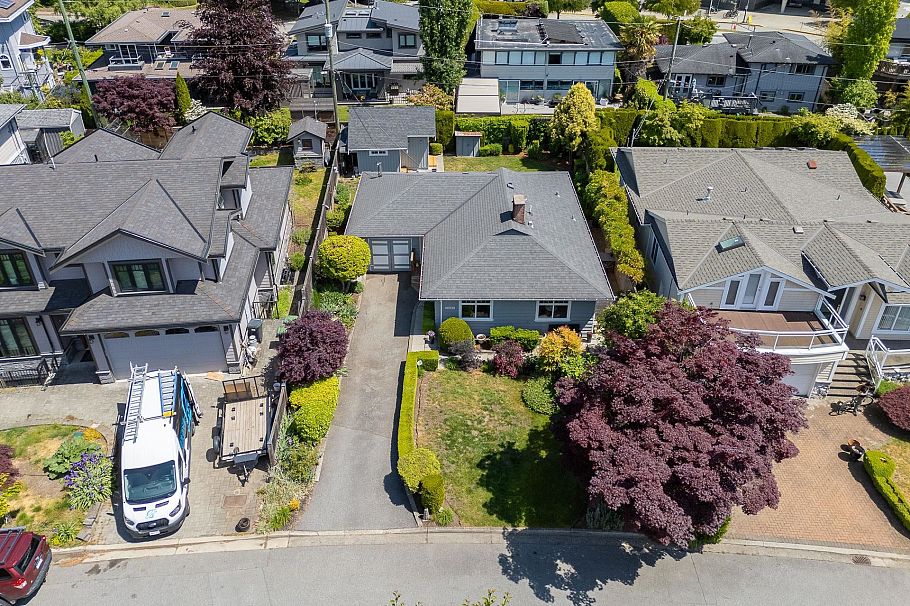 3248 Beverley Crescent North Vancouver, BC - 35
