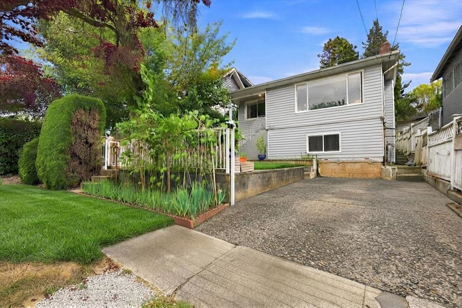 4820 Moss Street Vancouver, BC - 1