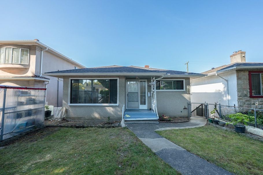 1315 E 33rd Avenue Vancouver, BC - 5