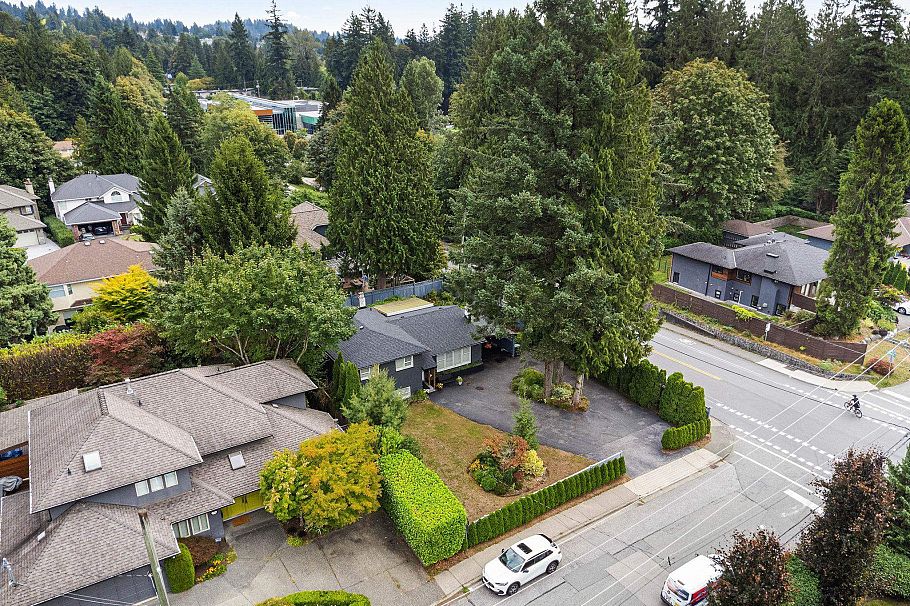 3020 Thorncliffe Drive North Vancouver, BC - 34