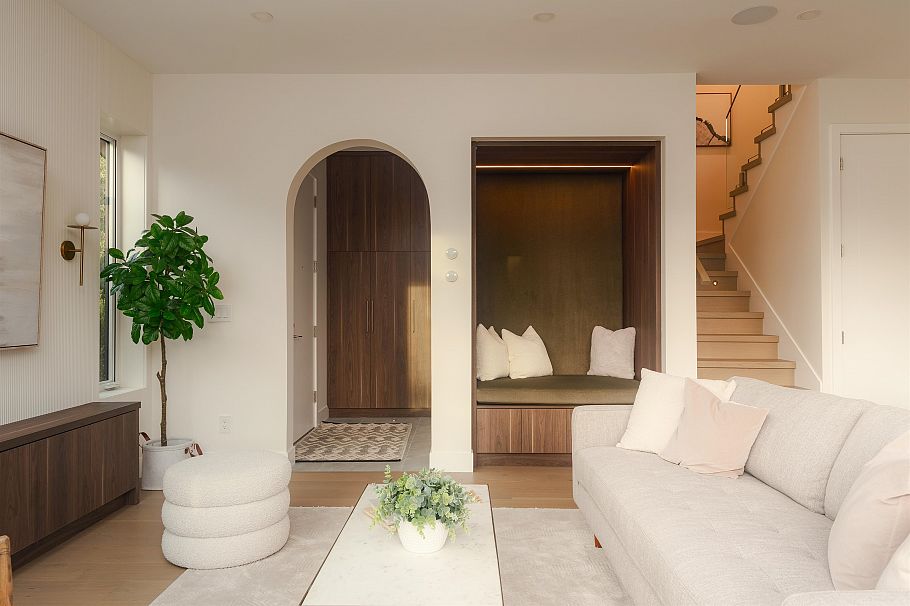 1 812 E 26th Avenue Vancouver, BC - 2