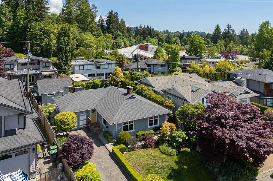 3248 Beverley Crescent North Vancouver, BC - 36