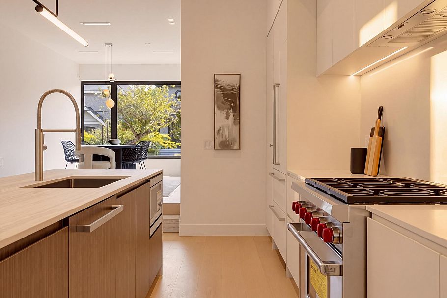 1 75 E 23rd Avenue Vancouver, BC - 9