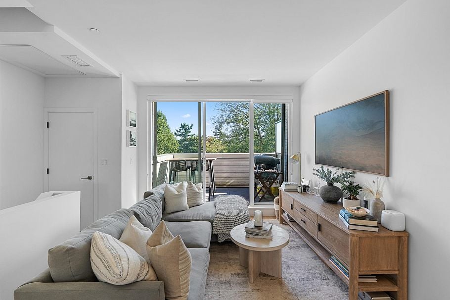 203 650 E 2nd Street North Vancouver, BC - 3