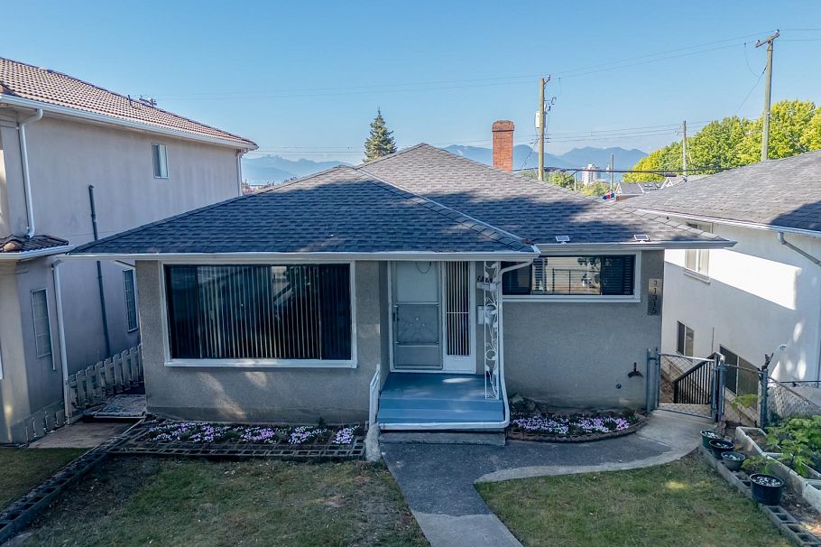 1315 E 33rd Avenue Vancouver, BC - 1