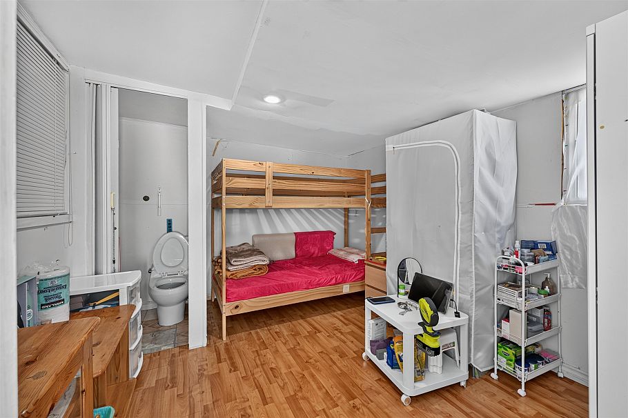 1315 E 33rd Avenue Vancouver, BC - 23