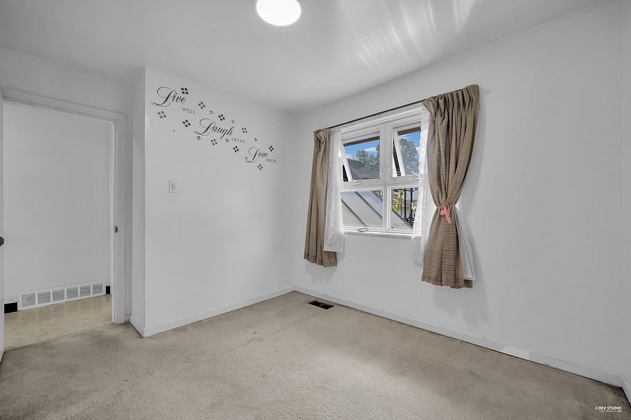 3006 E 27th Avenue Vancouver, BC - 16