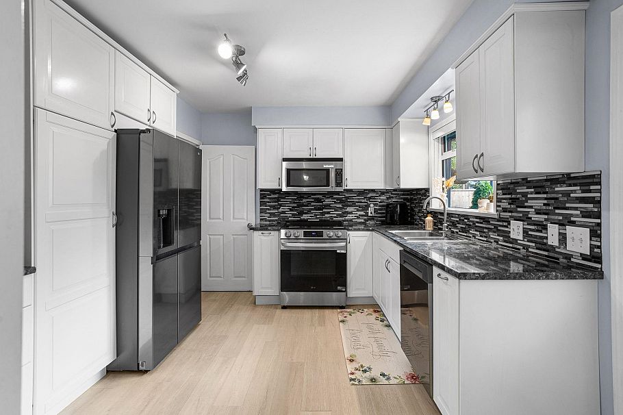 3020 Thorncliffe Drive North Vancouver, BC - 10