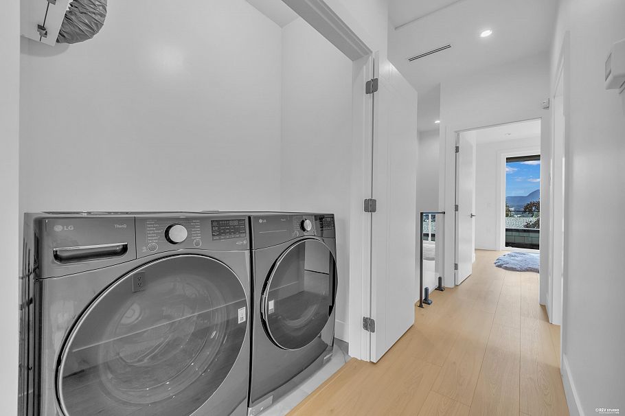 1 3436 Triumph Street Vancouver, BC - 33