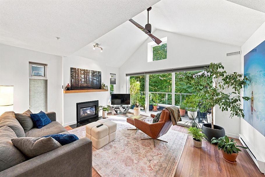 304 865 W 15th Avenue Vancouver, BC - 1