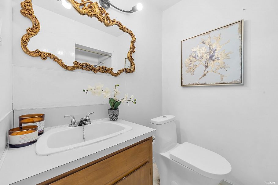 3006 E 27th Avenue Vancouver, BC - 17