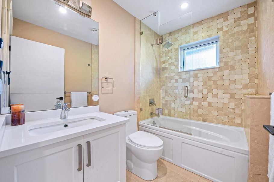 839 W 20th Street North Vancouver, BC - 29