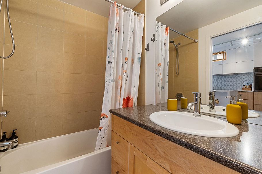 PH10 702 E King Edward Avenue Vancouver, BC - 22