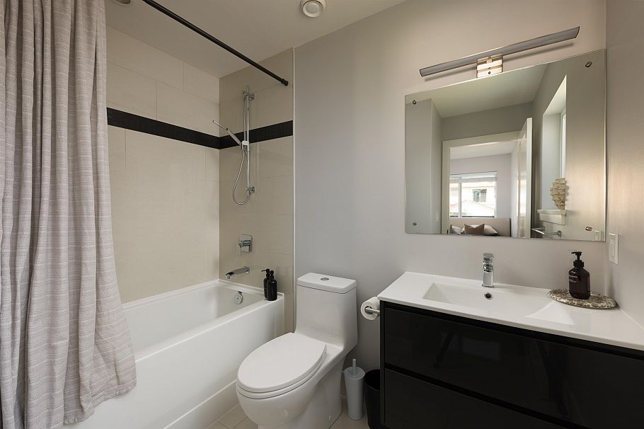 238 E 19th Street North Vancouver, BC - 18