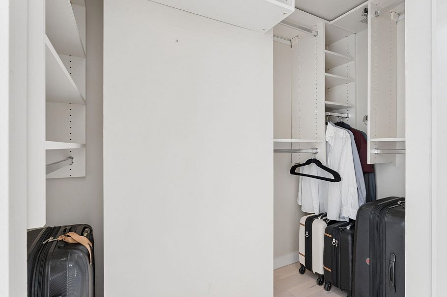 305 8 Smithe Mews Vancouver, BC - 14